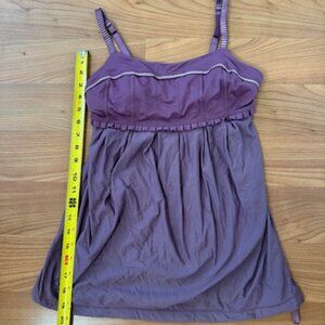 Feminine Lululemon yoga top